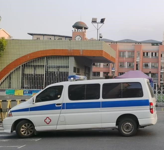 皋兰救护车出租护送骨折病人一公里多少钱